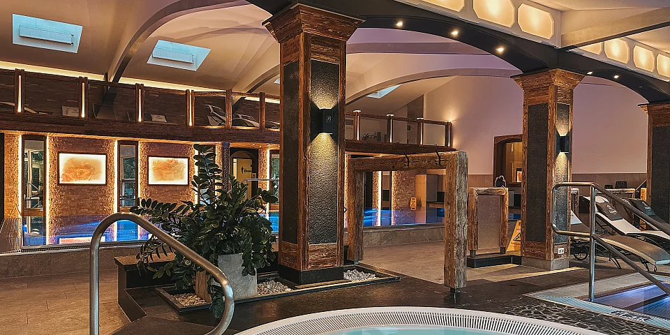 Dekorativer Innenausbau Graf Bodenmais  Hotel Adam Bräu in Bodenmais Schwimmbad
